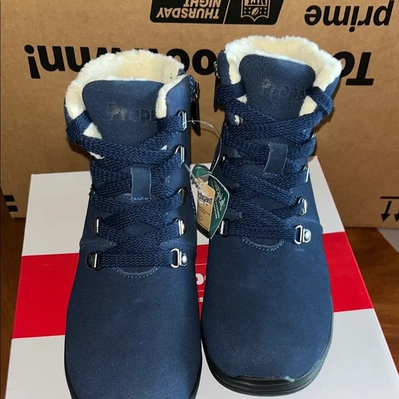 Nwt Propet Women's Navy Winter Boots - Picture 2 of 3